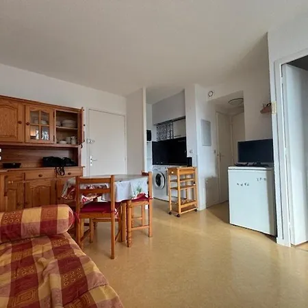 Apartment T2 A Proche Avec Parking - Fr-1-494-220 *