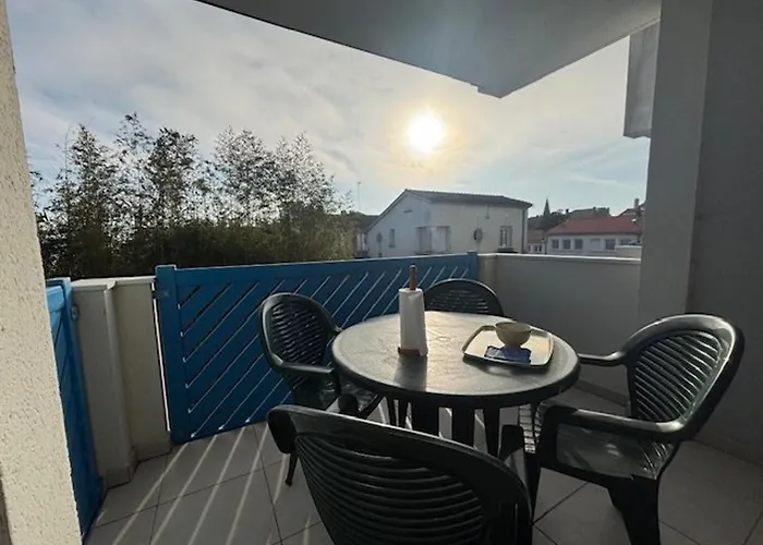 Apartment T2 A Proche Avec Parking - Fr-1-494-220 *