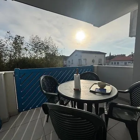 Apartment T2 A Proche Avec Parking - Fr-1-494-220 *